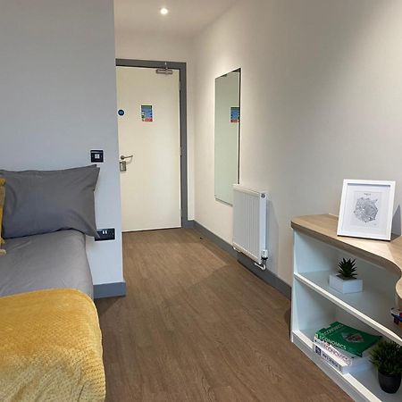 For Students Only At Great Patrick Street Apartment เบลฟาสต์ ภายนอก รูปภาพ